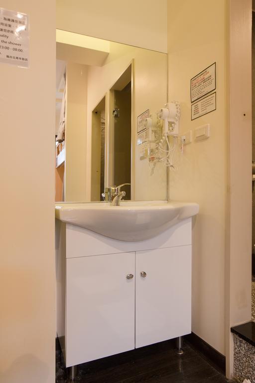 Fun Inn Taipei Hostel מראה חיצוני תמונה